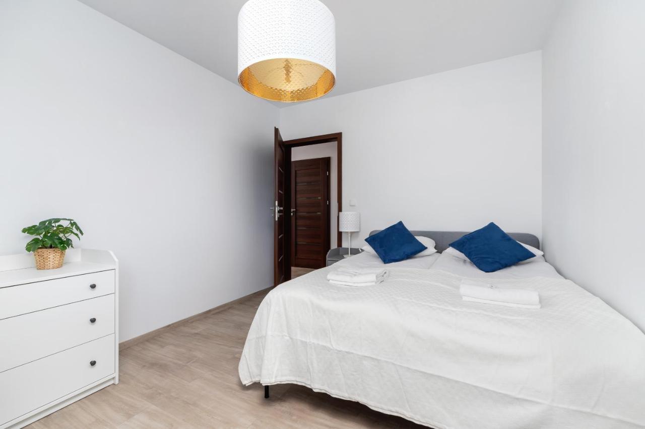 Avia Apartment Three Bedroom Two Balcony Ac & Parking By Noclegi Renters Kraków Eksteriør billede