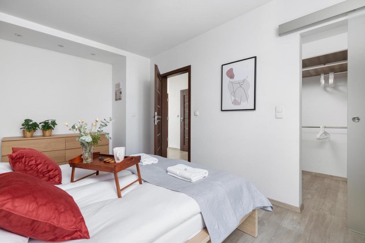 Avia Apartment Three Bedroom Two Balcony Ac & Parking By Noclegi Renters Kraków Eksteriør billede