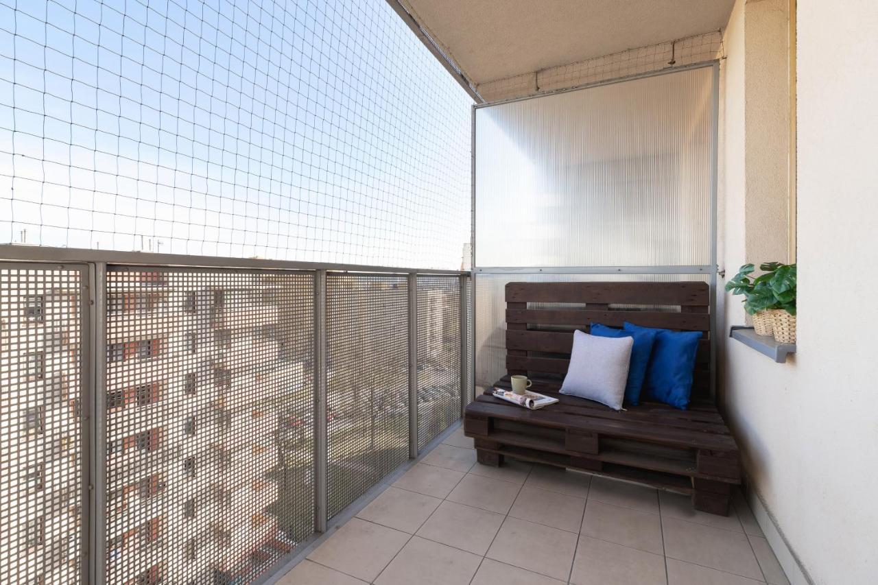 Avia Apartment Three Bedroom Two Balcony Ac & Parking By Noclegi Renters Kraków Eksteriør billede