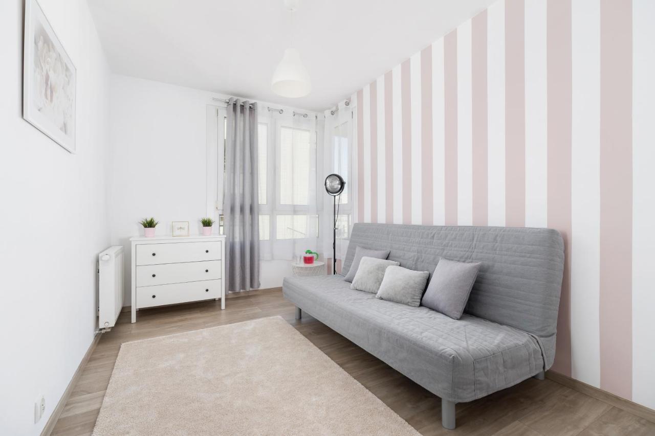 Avia Apartment Three Bedroom Two Balcony Ac & Parking By Noclegi Renters Kraków Eksteriør billede