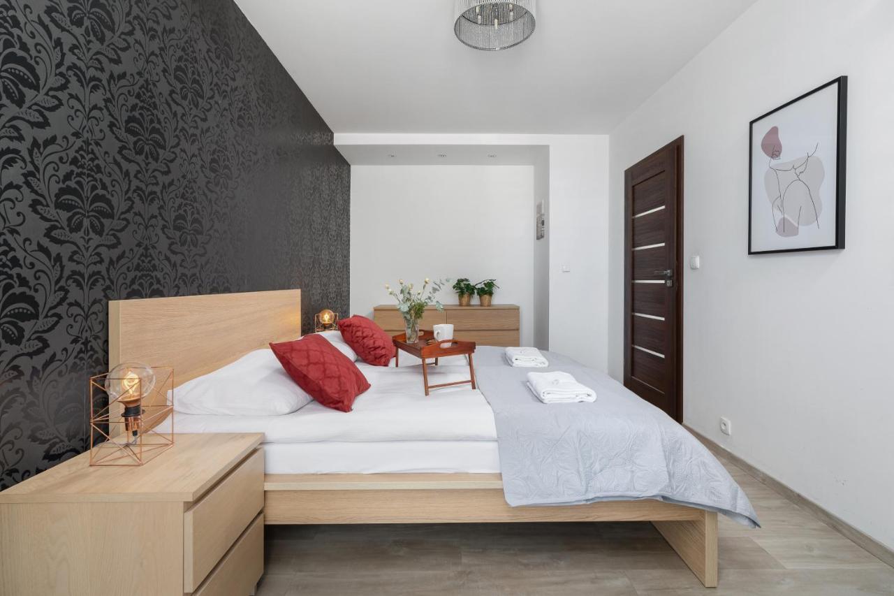 Avia Apartment Three Bedroom Two Balcony Ac & Parking By Noclegi Renters Kraków Eksteriør billede