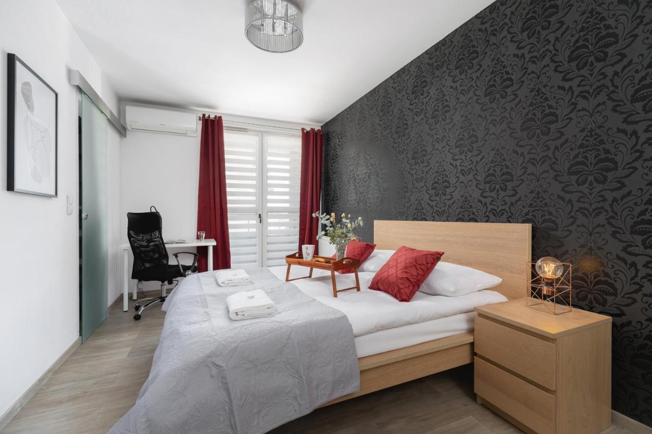 Avia Apartment Three Bedroom Two Balcony Ac & Parking By Noclegi Renters Kraków Eksteriør billede