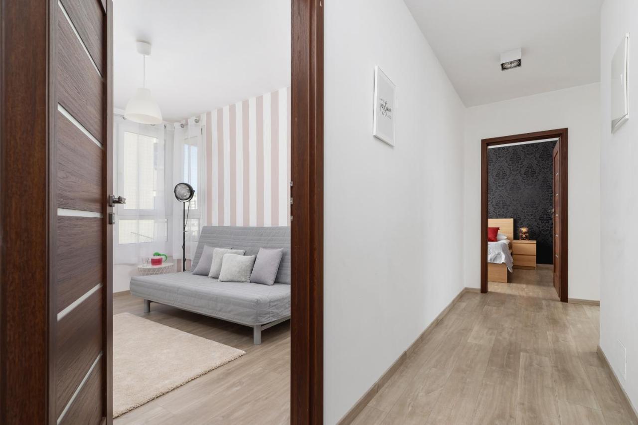 Avia Apartment Three Bedroom Two Balcony Ac & Parking By Noclegi Renters Kraków Eksteriør billede