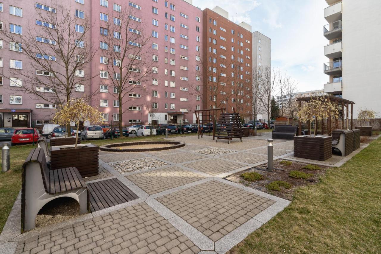 Avia Apartment Three Bedroom Two Balcony Ac & Parking By Noclegi Renters Kraków Eksteriør billede